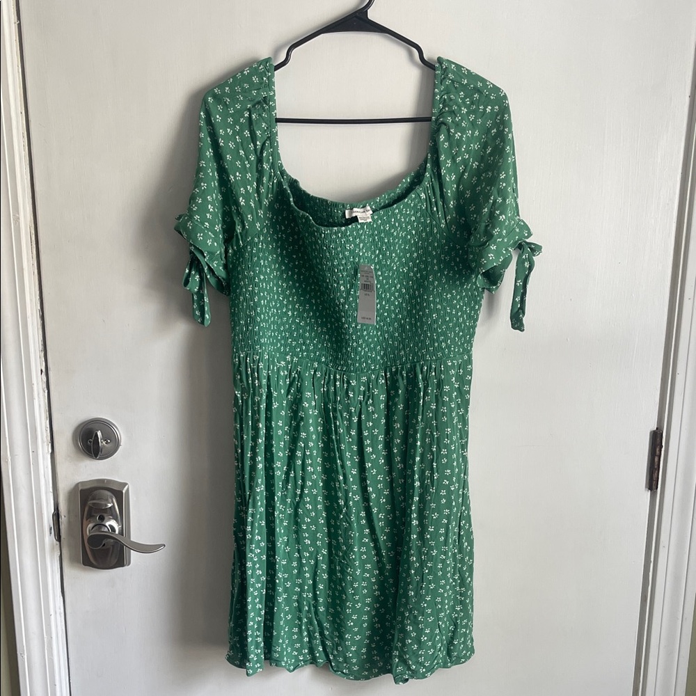American Eagle Outfitters Textured Green Top with White Floral Pattern